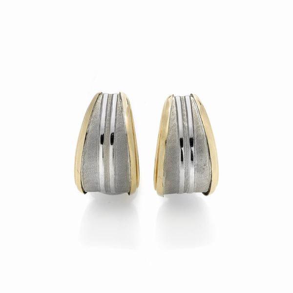 Pair of earrings in yellow gold and white gold