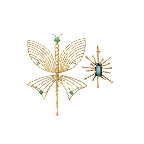 Lot composed by big Butterfly pendant and Star pendant in 14kt gold, diamonds and green stones