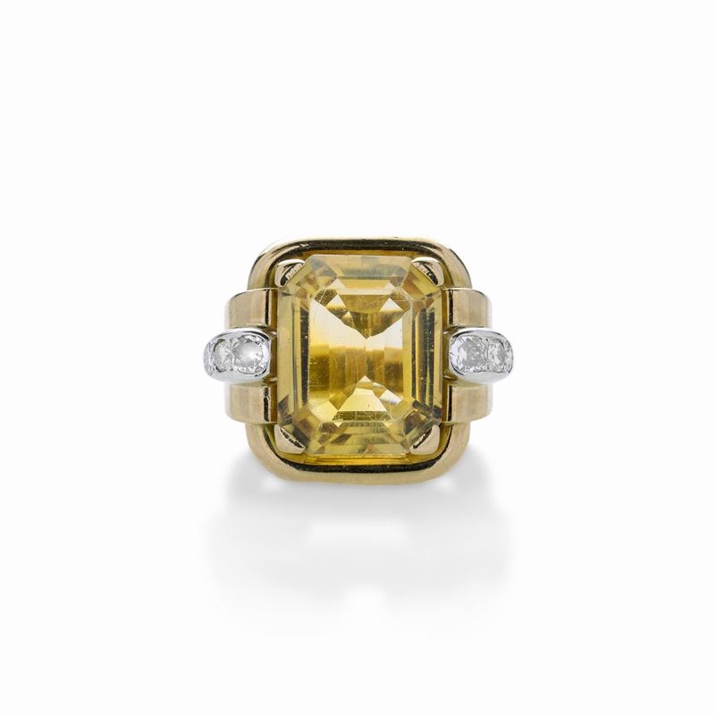 Anello in oro giallo, oro bianco, diamanti e quarzo citrino