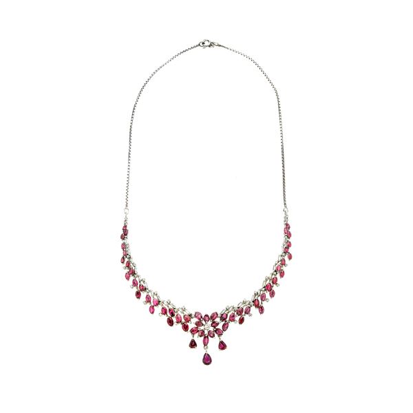 Collier in white gold, low title gold, diamonds and rubies