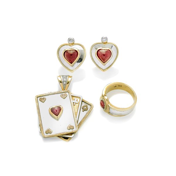 Parure composta da orecchini a cuore, anello e pendente in oro 14 kt, diamanti e radice di rubino