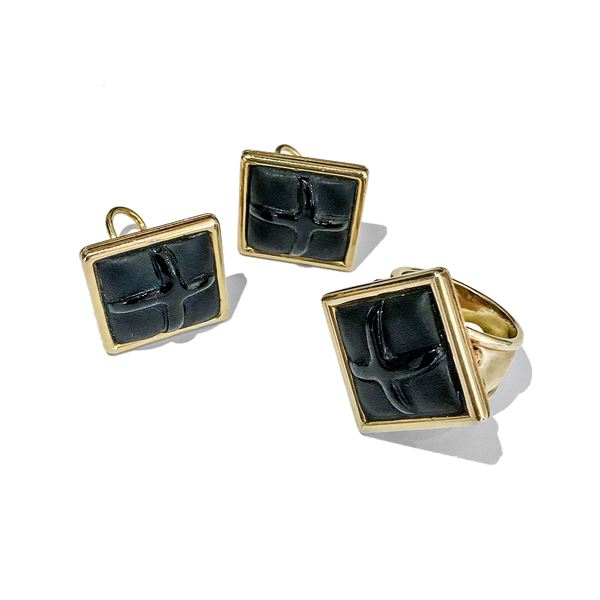 Parure with pair of earrings and ring in 14kt gold and black stone
