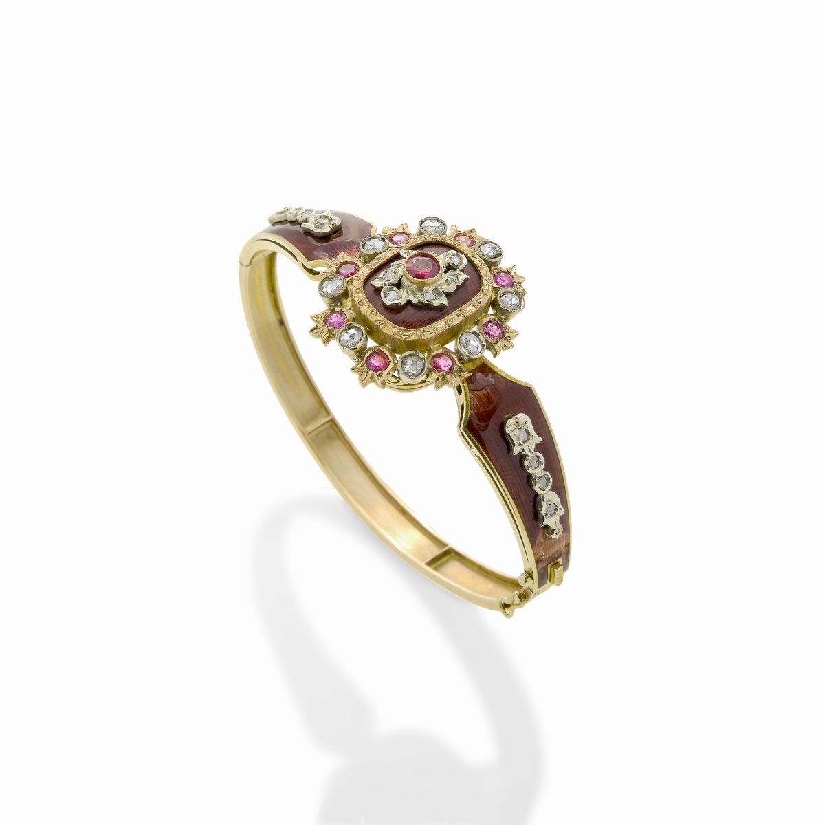Bracciale rigido in oro giallo, smalto rosso, diamanti e rubini