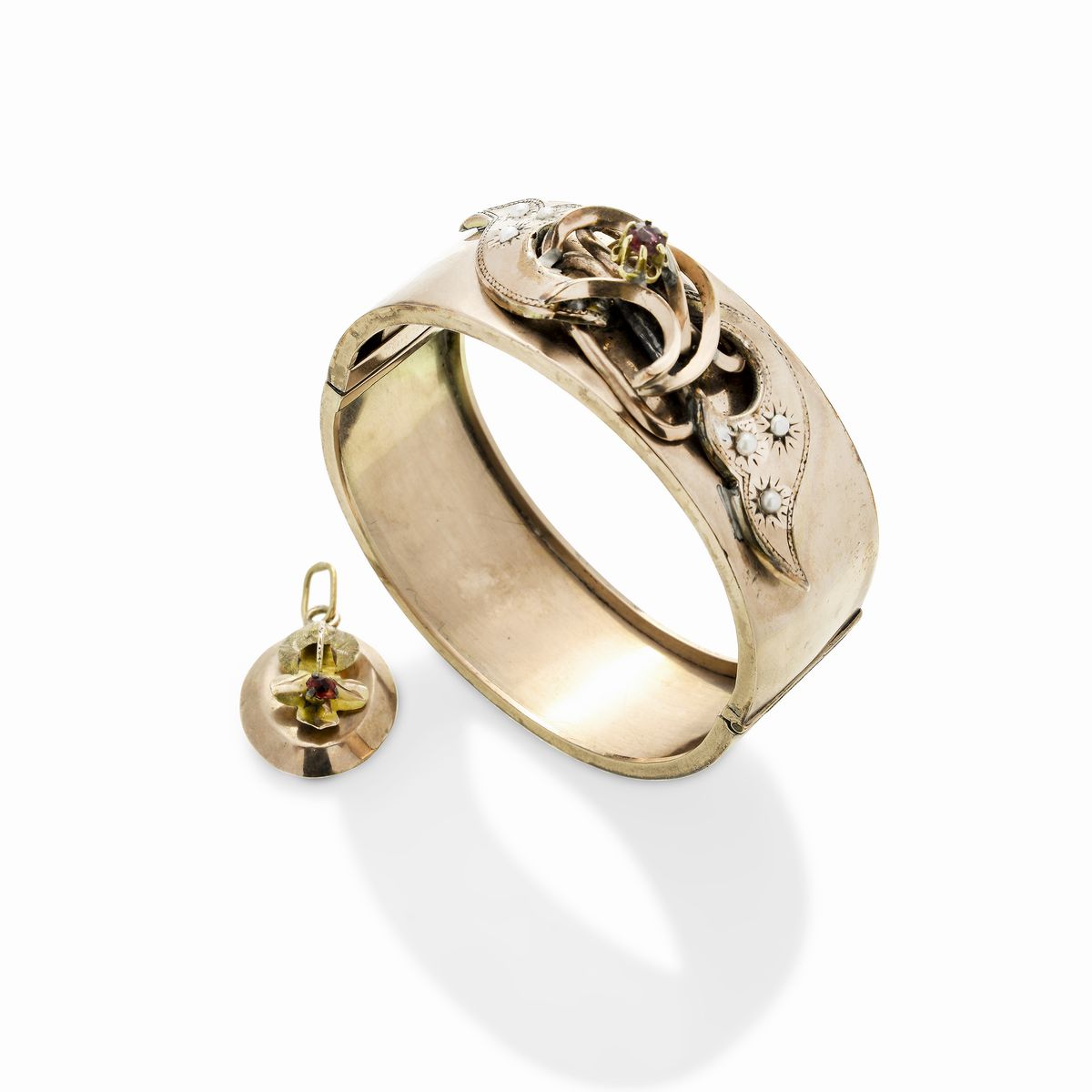 Bracciale rigido e pendente in oro rosa a 9 kt, pietra rosa e microperle