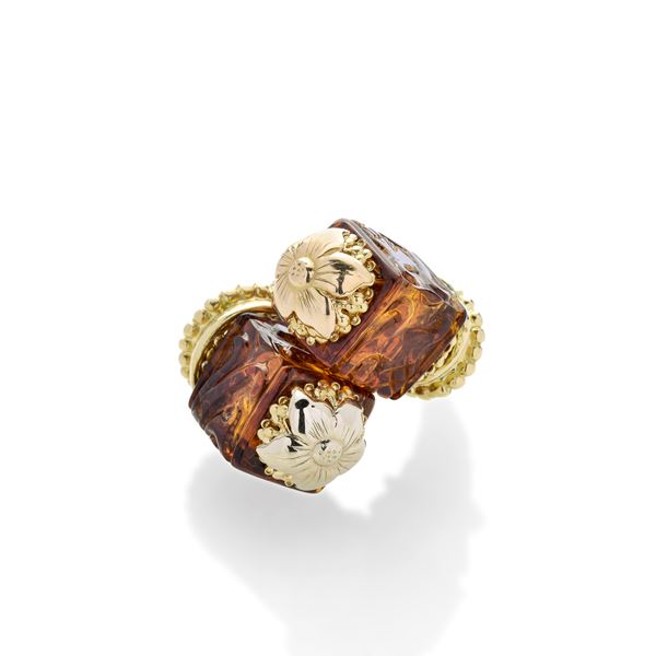 Contrariè ring in yellow gold and amber