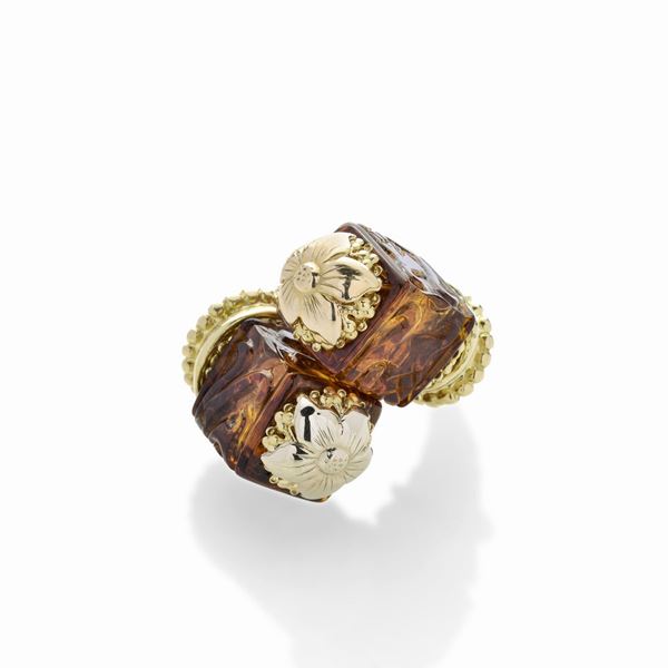 Anello contrariè in oro giallo e ambra