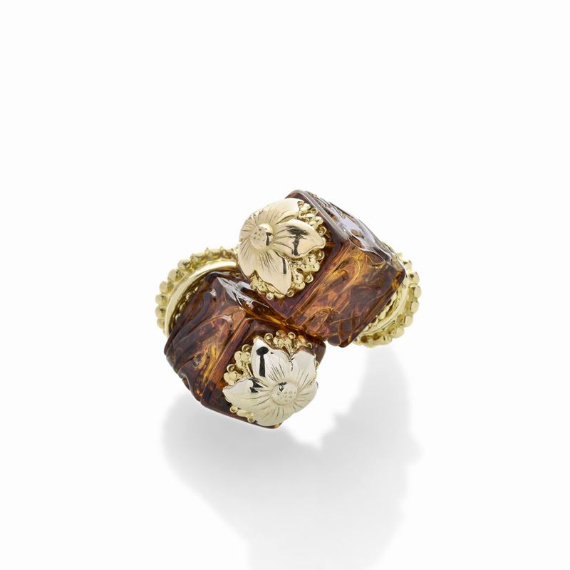 Anello contrariè in oro giallo e ambra