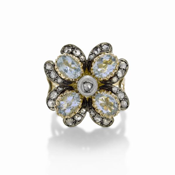 Anello in oro a 14 kt, acquamarina e diamanti
