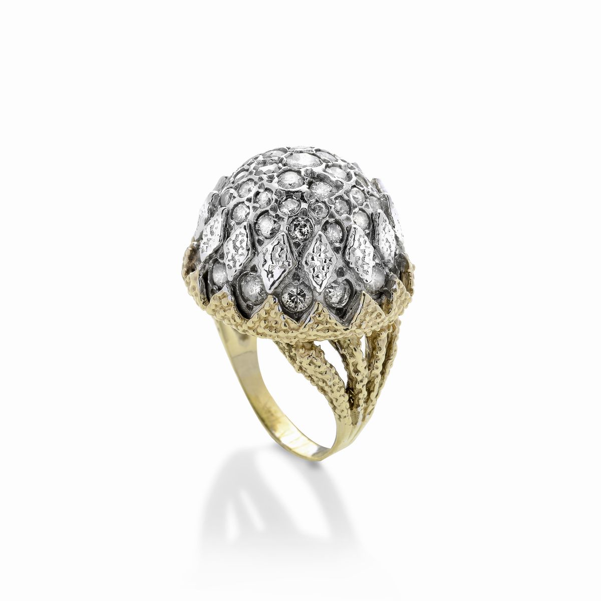 Grande Anello a Cupola in Oro Giallo, Oro Bianco e Diamanti