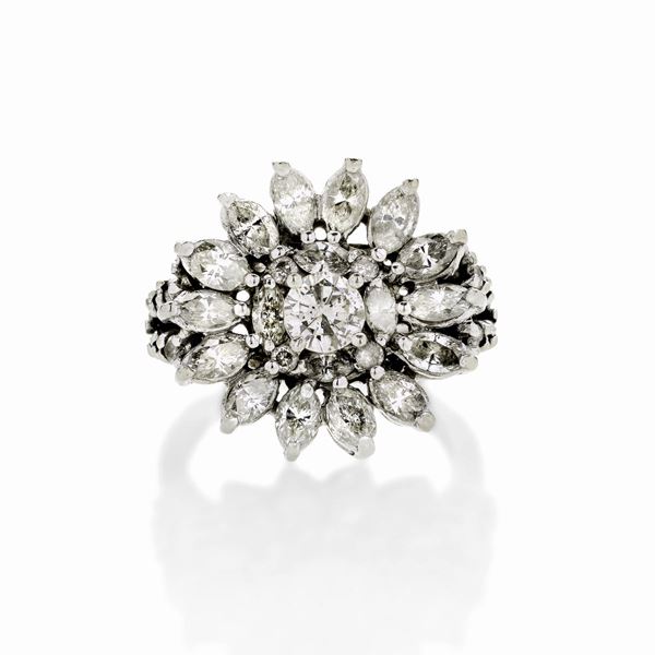 Anello fiore in oro bianco e diamanti