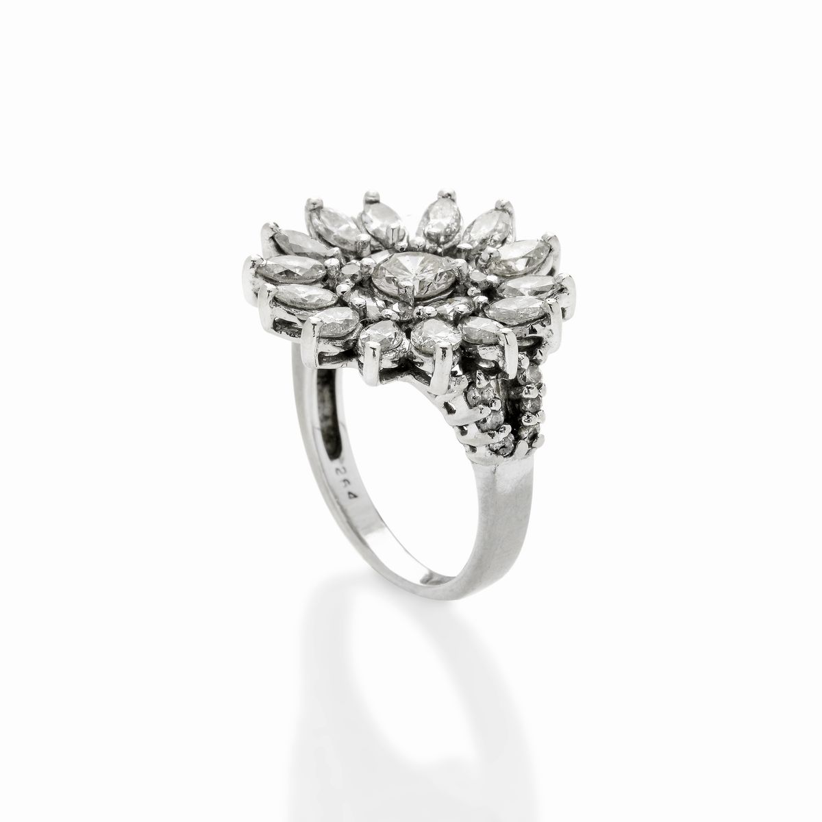 Anello Fiore in Oro Bianco e Diamanti