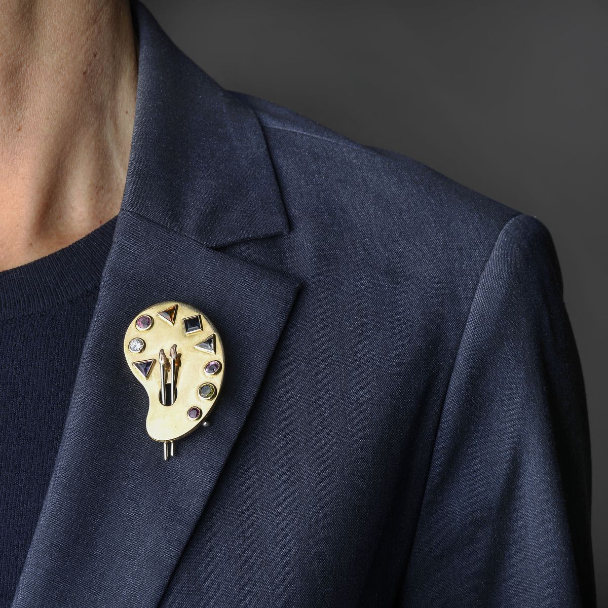 Grande clip tavolozza del pittore in oro giallo, oro rosa, diamanti, tormalina rosa e verde e qua...