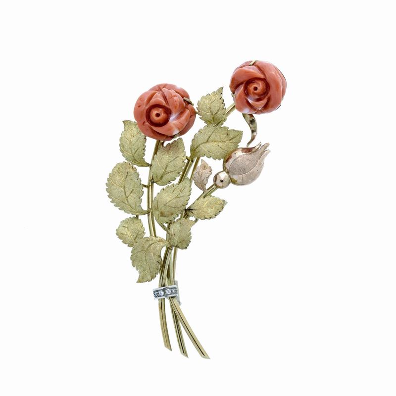 Grande spilla in oro giallo, oro rosa, oro bianco, diamanti e corallo rosa