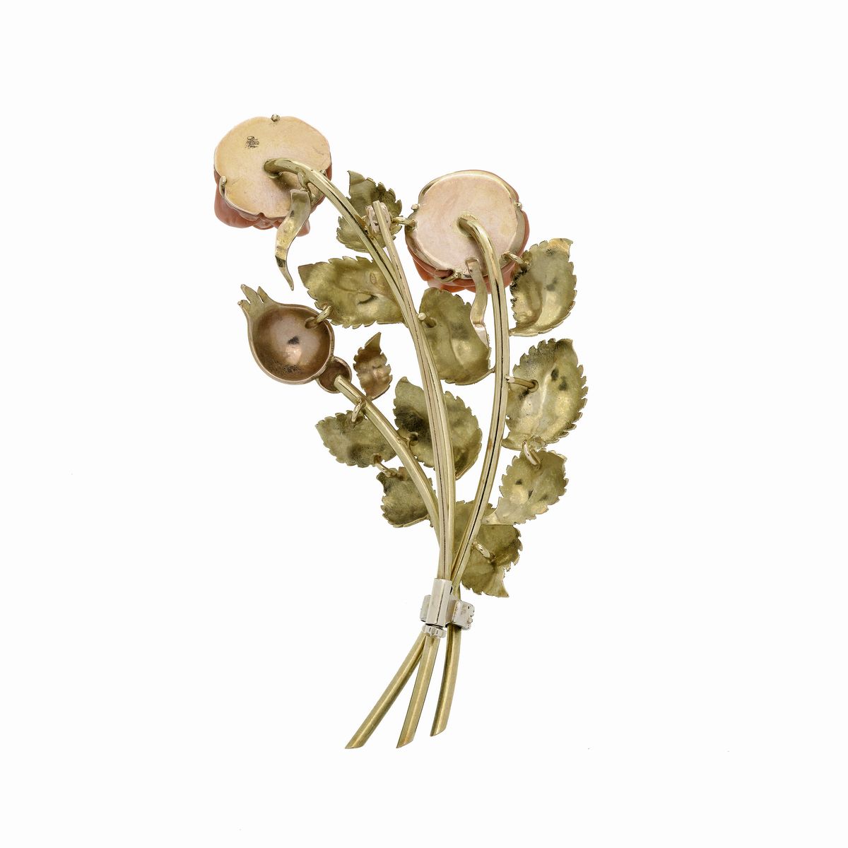 Grande spilla in oro giallo, oro rosa, oro bianco, diamanti e corallo rosa