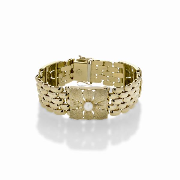Bracelet in yellow gold and pearl