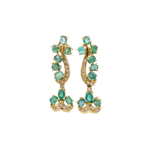 Pair of pendant earrings in yellow gold, diamonds and emeralds