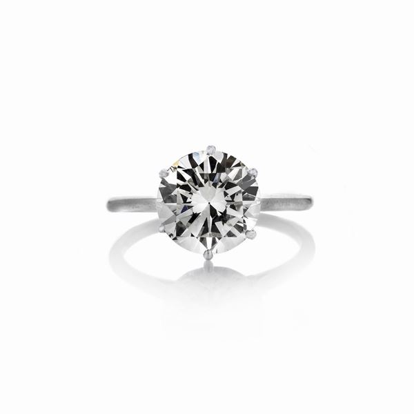 Anello solitario in oro bianco e diamante