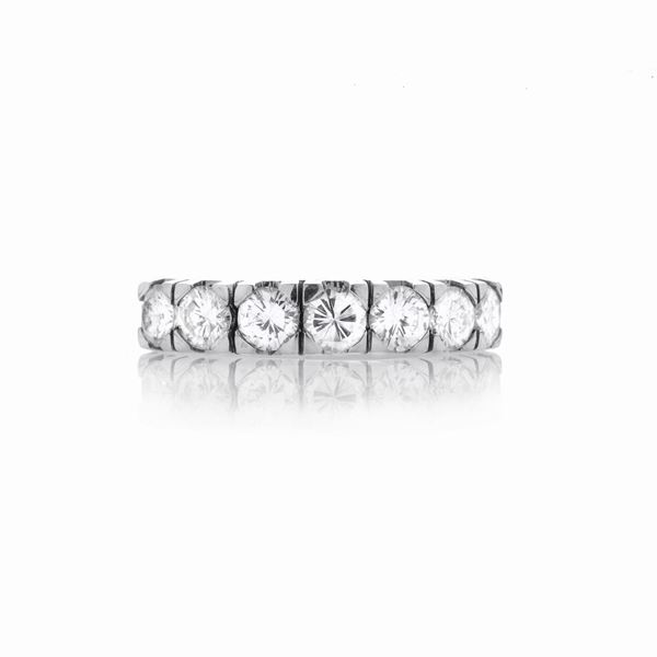 Anello riviere in oro bianco e diamanti