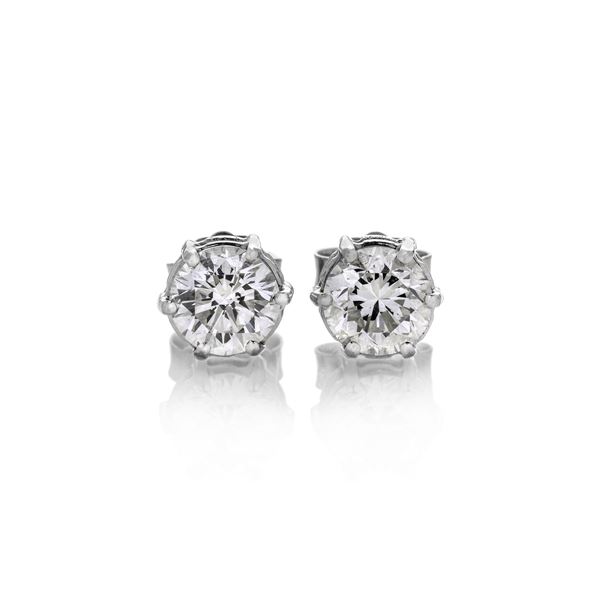 Pair of Punto Luce earrings in white gold and diamonds