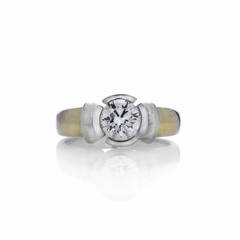 Anello solitario in oro giallo, oro bianco e diamante