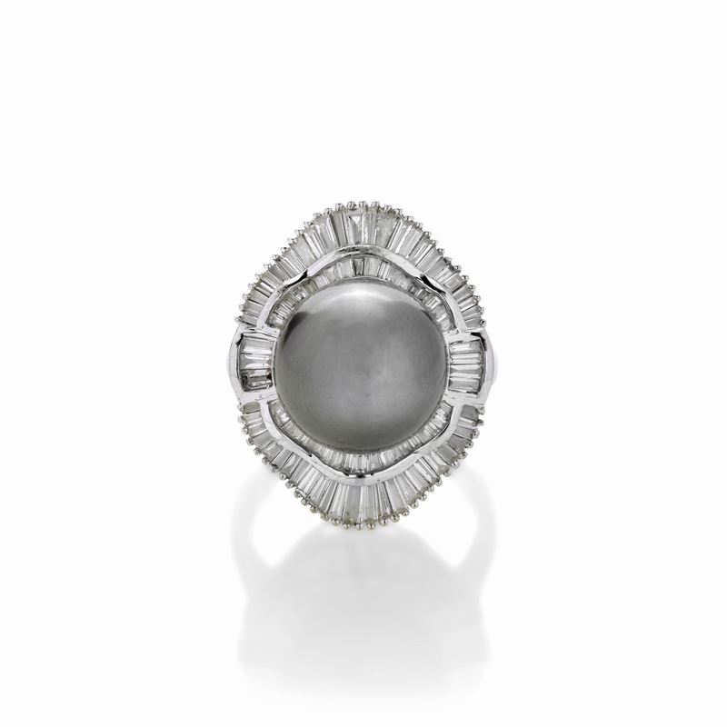 Anello in oro bianco, diamanti e perla Tahiti