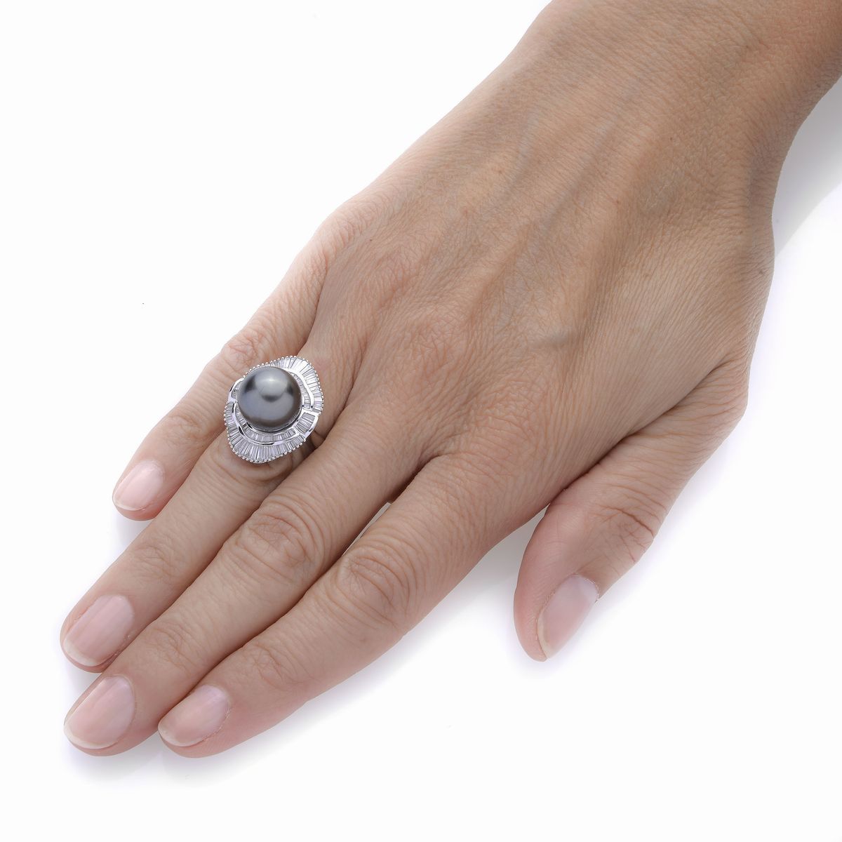 Anello in oro bianco, diamanti e perla Tahiti