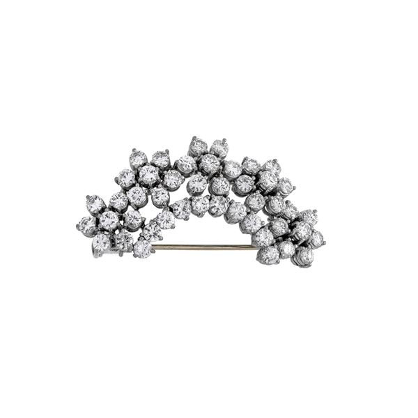 Floral brooch in white gold and diamonds