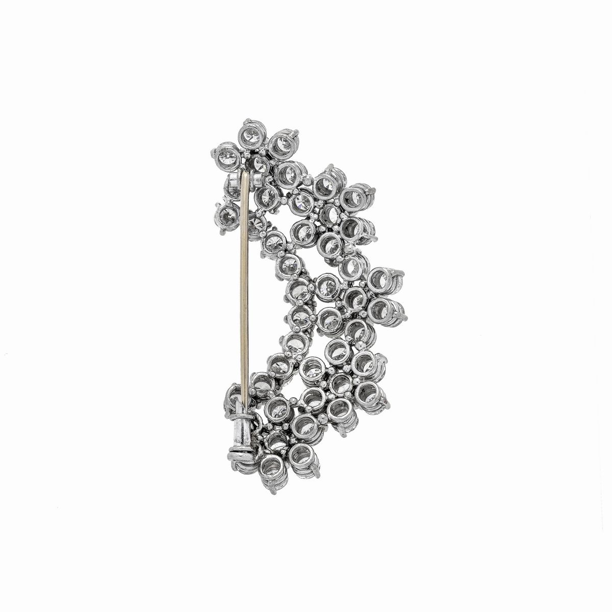 Spilla floreale in oro bianco e diamanti