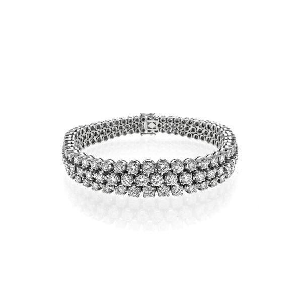 Important bracelet in white gold and diamonds