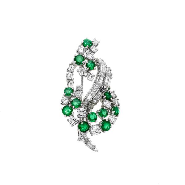 Floral brooch in white gold, diamonds and emeralds