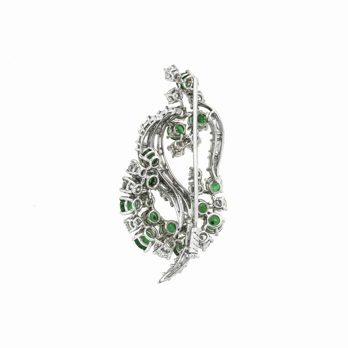 Spilla floreale in oro bianco, diamanti smeraldi