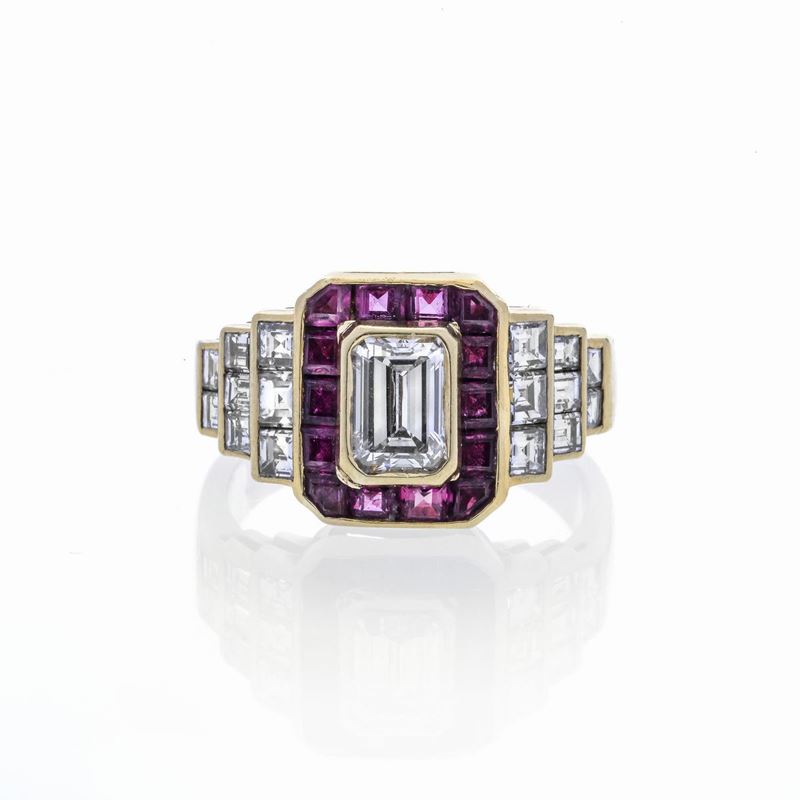 Anello in oro giallo, rubini e diamanti