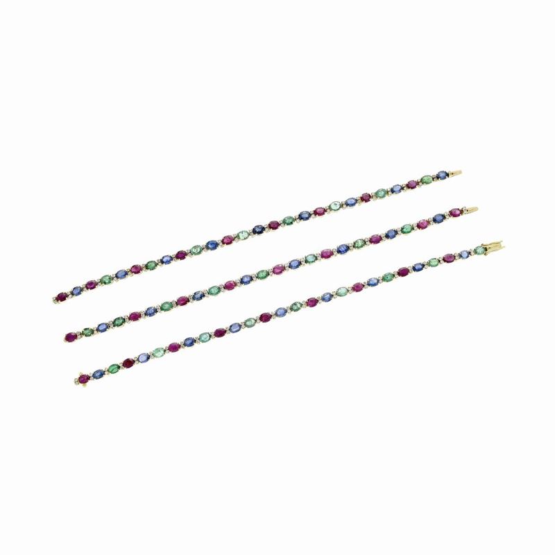 Tre bracciali trasformabili in collana in oro giallo 18 kt, diamanti, rubini, zaffiri e smeraldi