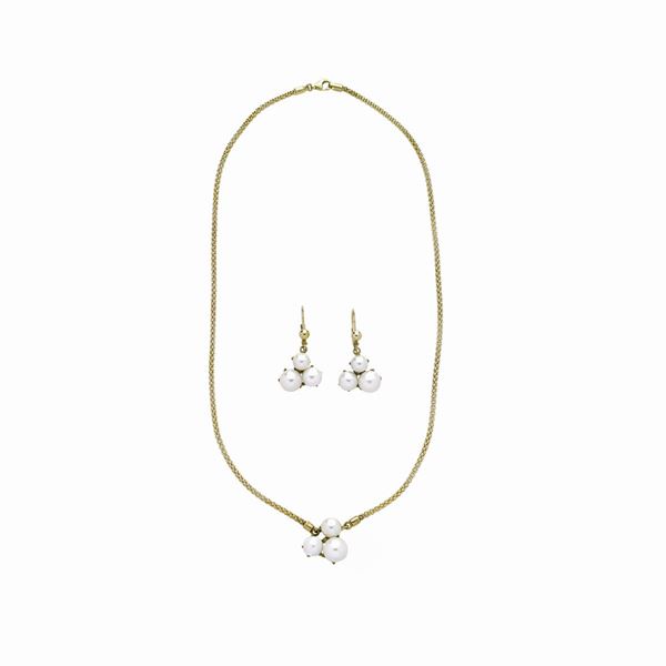 Parure in oro giallo e perle coltivate  (Anni Novanta)  - Asta Asta di Gioielli Antichi, Moderni e di Design - Gioielli da una Collezione Emiliana (lotti 49-72) - Curio - Casa d'aste in Firenze