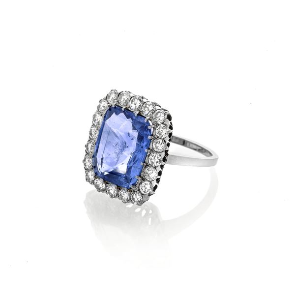 Daisy ring in white gold, diamonds and natural Ceylon sapphire