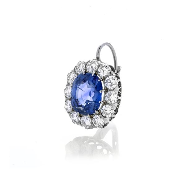 Earring in white gold, diamonds and natural Ceylon sapphire