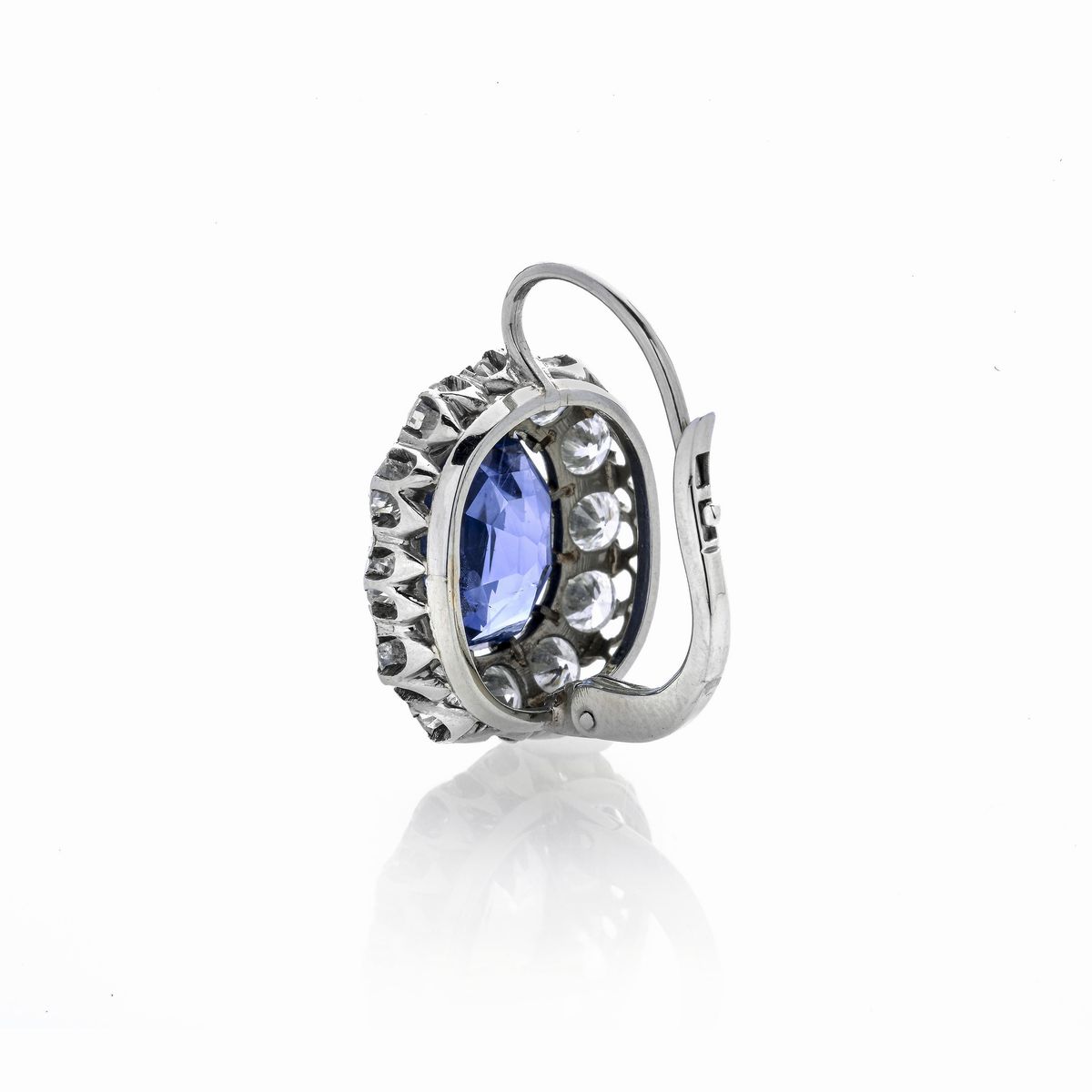 Orecchino in oro bianco, diamanti e zaffiro Ceylon naturale
