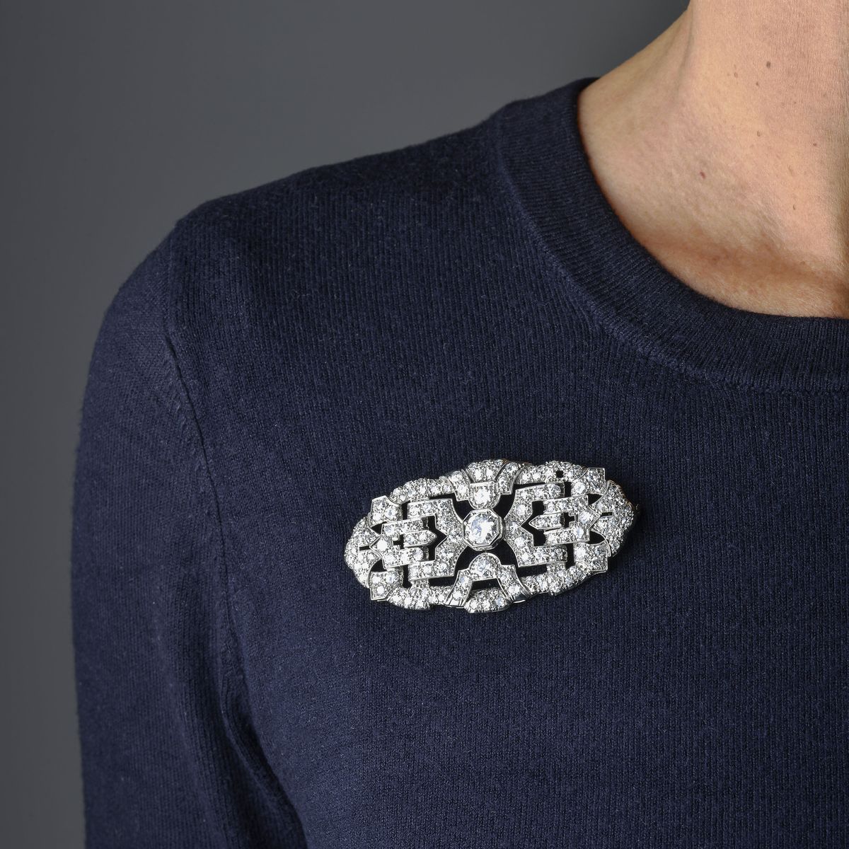 Grande spilla in oro bianco e diamanti