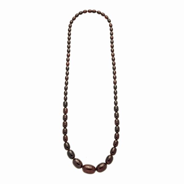 Lunga collana in ambra  (Anni Sessanta)  - Asta Asta di Gioielli Antichi, Moderni e di Design - Gioielli da una Collezione Emiliana (lotti 49-72) - Curio - Casa d'aste in Firenze