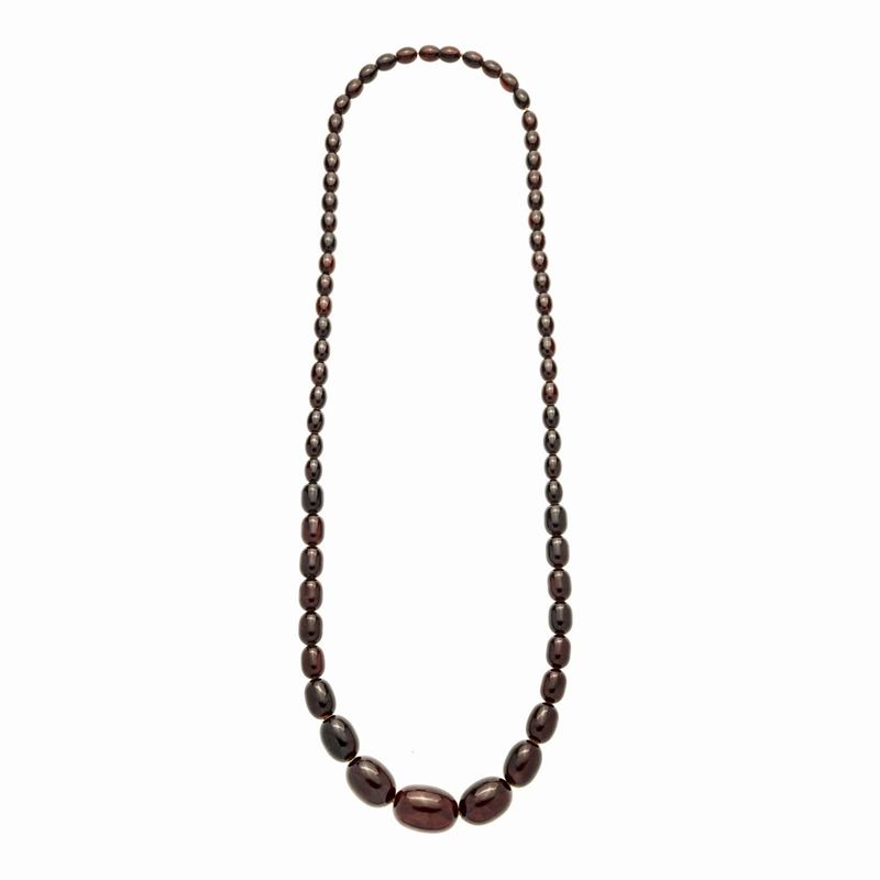 Lunga collana in ambra
