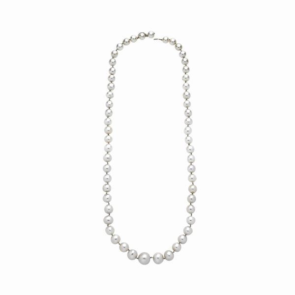 Strand of cultured pearls  - Auction Antique, Modern and Design Jewelery Auction - Jewels from an Emilian Collection (lots 49-72) - Curio - Casa d'aste in Firenze