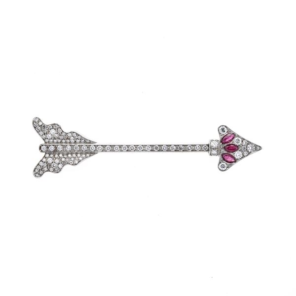 Arrow brooch in white gold, diamonds and rubies