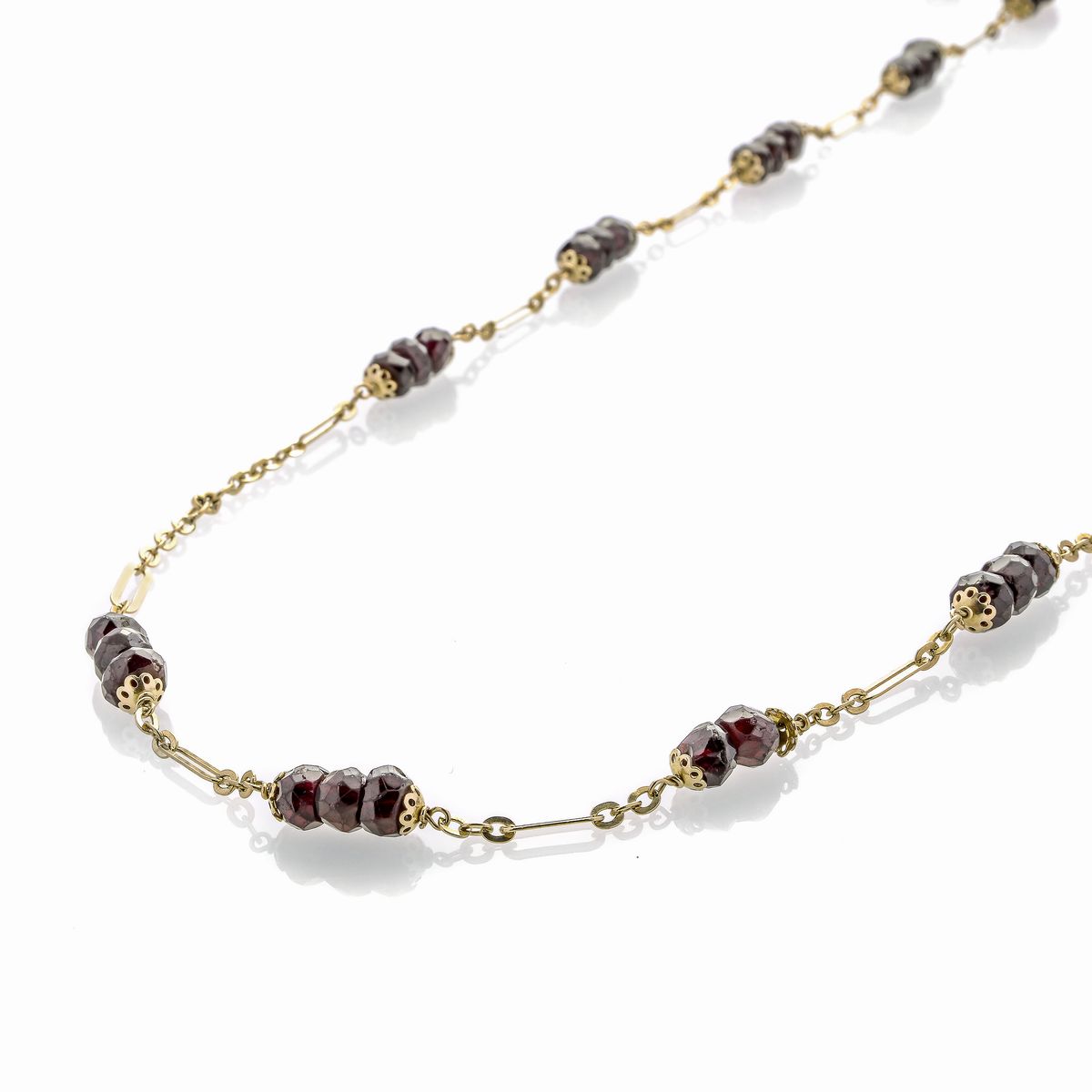 Lunga collana in oro giallo e granato