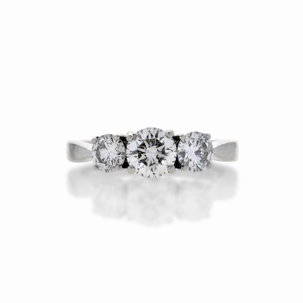 Trilogy ring in white gold and diamonds