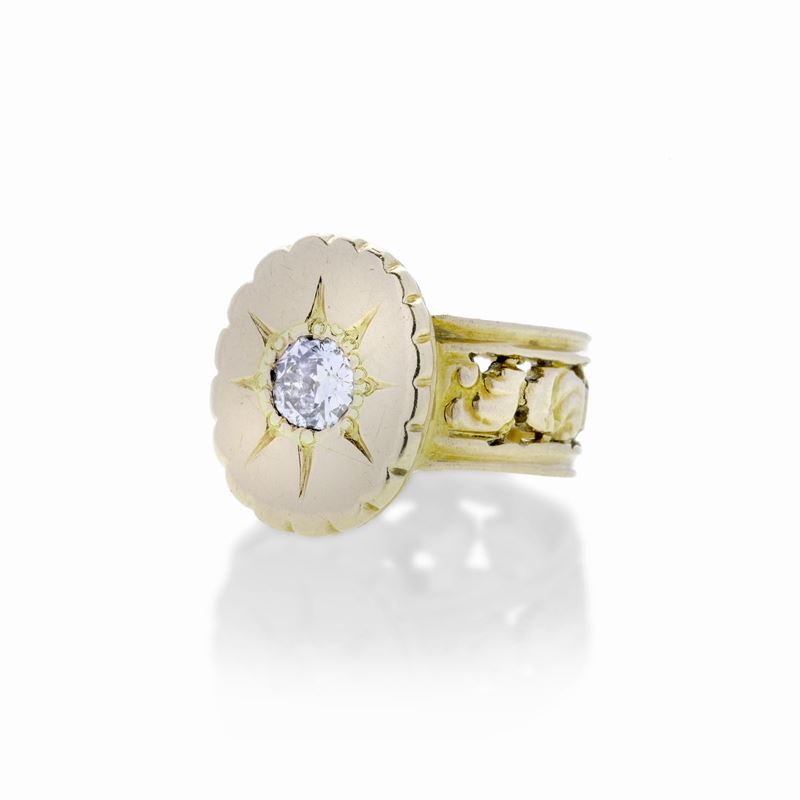 Anello a scudo in oro a basso titolo e diamante