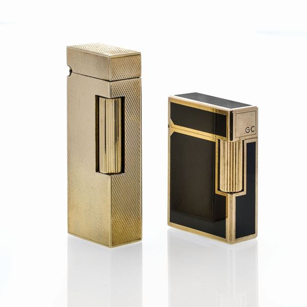 Lot of two lighters in yellow gold and black enamel