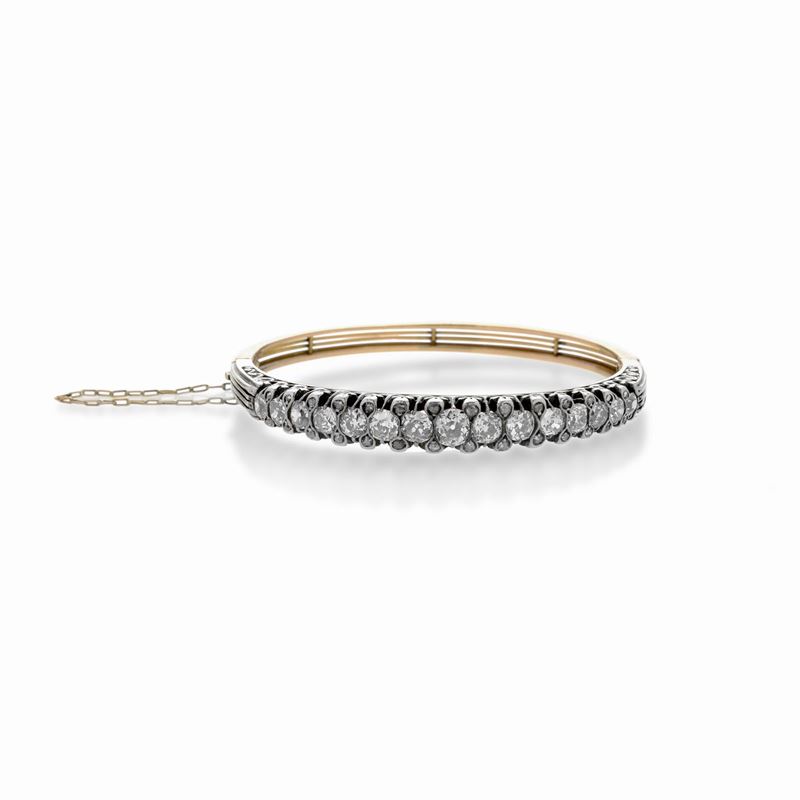 Bracciale rigido in oro rosa, platino e diamanti