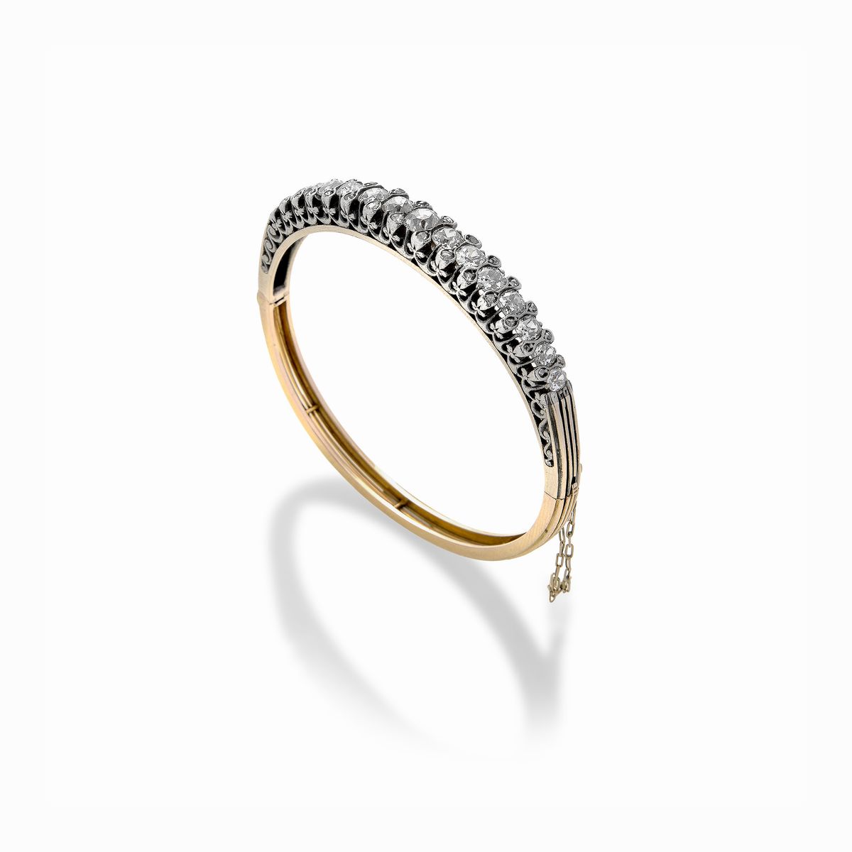 Bracciale rigido in oro rosa, platino e diamanti