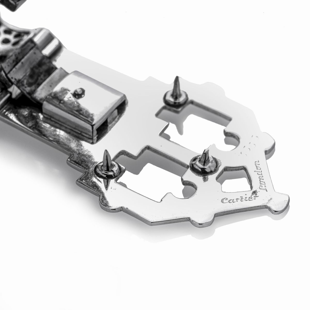 Clip in platino e diamanti Cartier