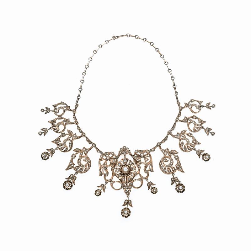 Collana floreale in oro a basso titolo e diamanti